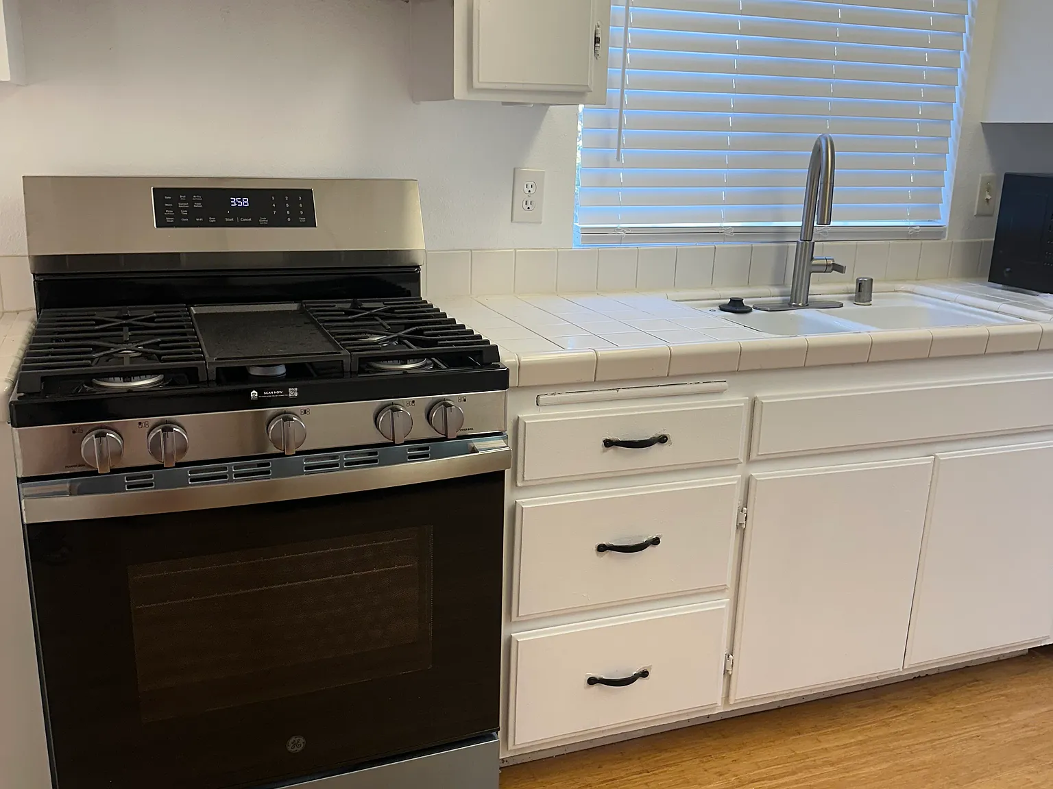 3 bed, 1294 sqft, $3,400 — Photo 2
