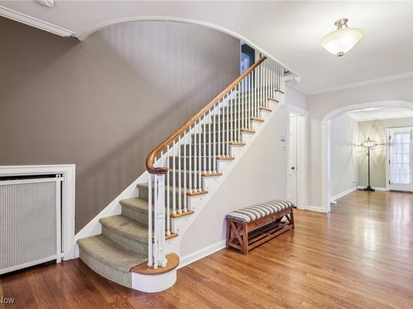 2820 Broxton Rd, Shaker Heights, OH 44120