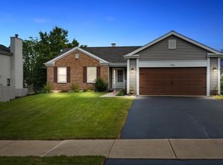 306 Valley Rd, North Aurora, IL 60542