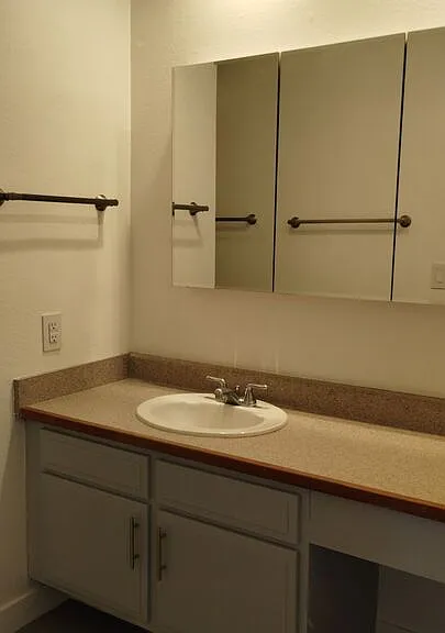 740 N Kings Rd #224 — Photo 20