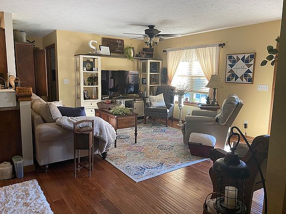 2nd image of 18 Alamo Dr