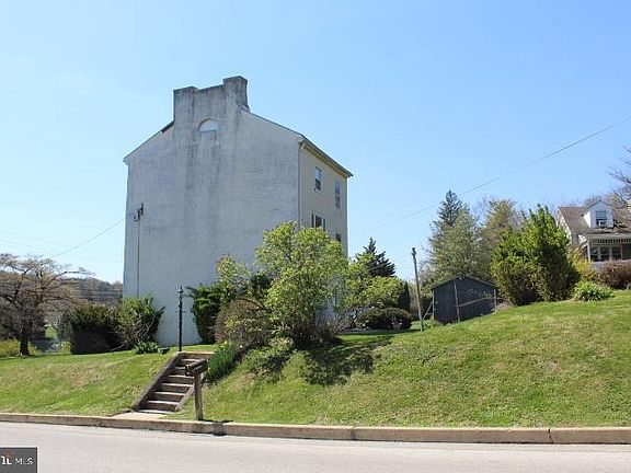4th image of 281 E Matsonford Rd
