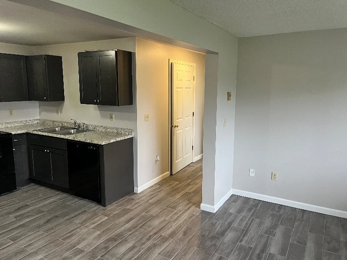 2 bed, 700 sqft, $1,000 — Photo 2