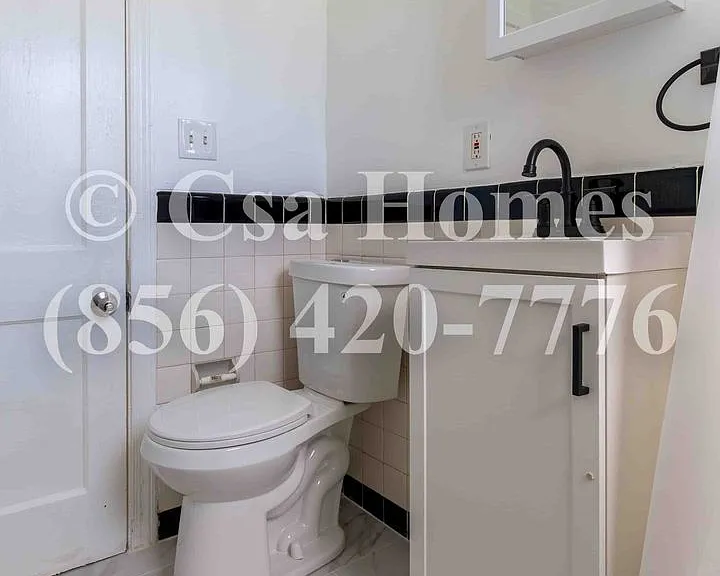 1562 Bradley Ave — Photo 9