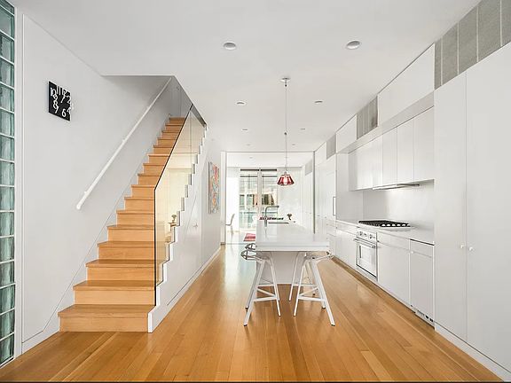 5th image of 524 W 19th St APT 3
