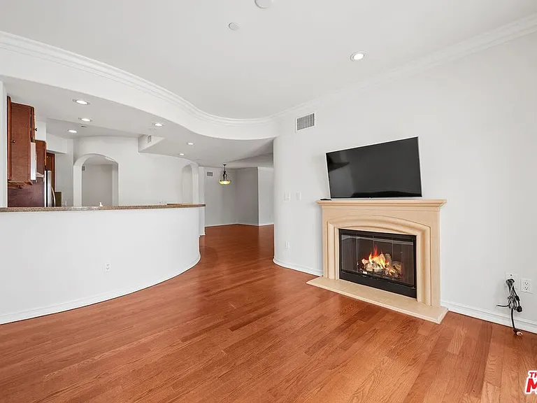 1000 Granville Ave #404 — Photo 29