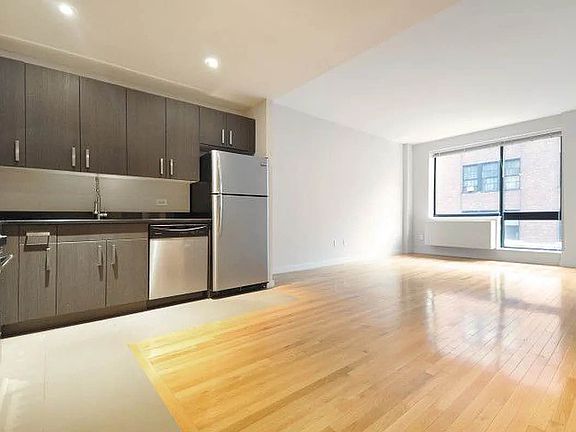 4th image of 537 W 27th St APT 5A