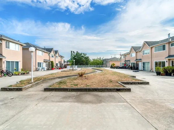 2211 No 4 Rd #201, Richmond, BC V6X 3X1