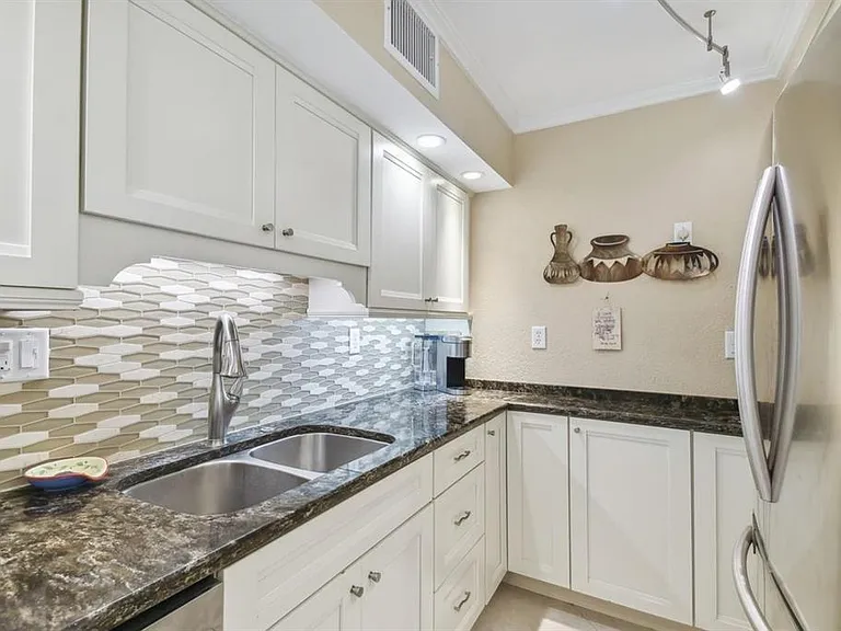 10355 Paradise Blvd #702 — Photo 16