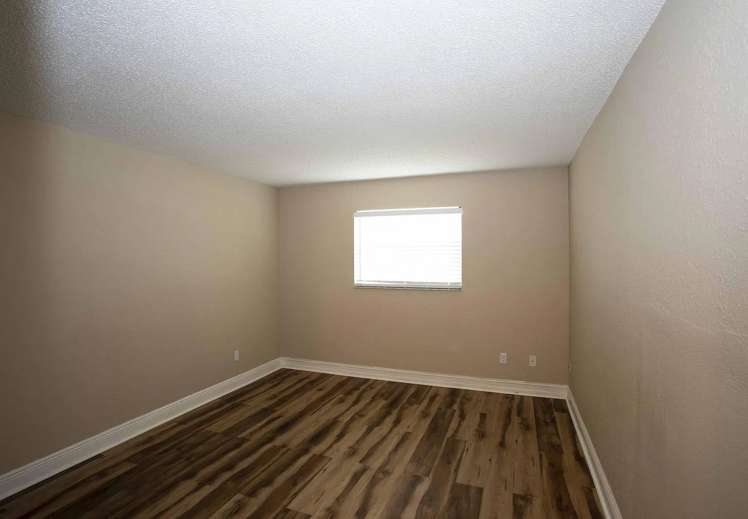 1 bed, 762 sqft, $1,300 — Photo 4