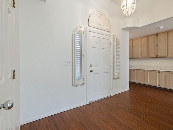 5th image of 1123 N Crenshaw St