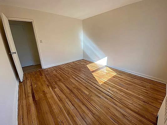 5th image of 11631 170th St #22
