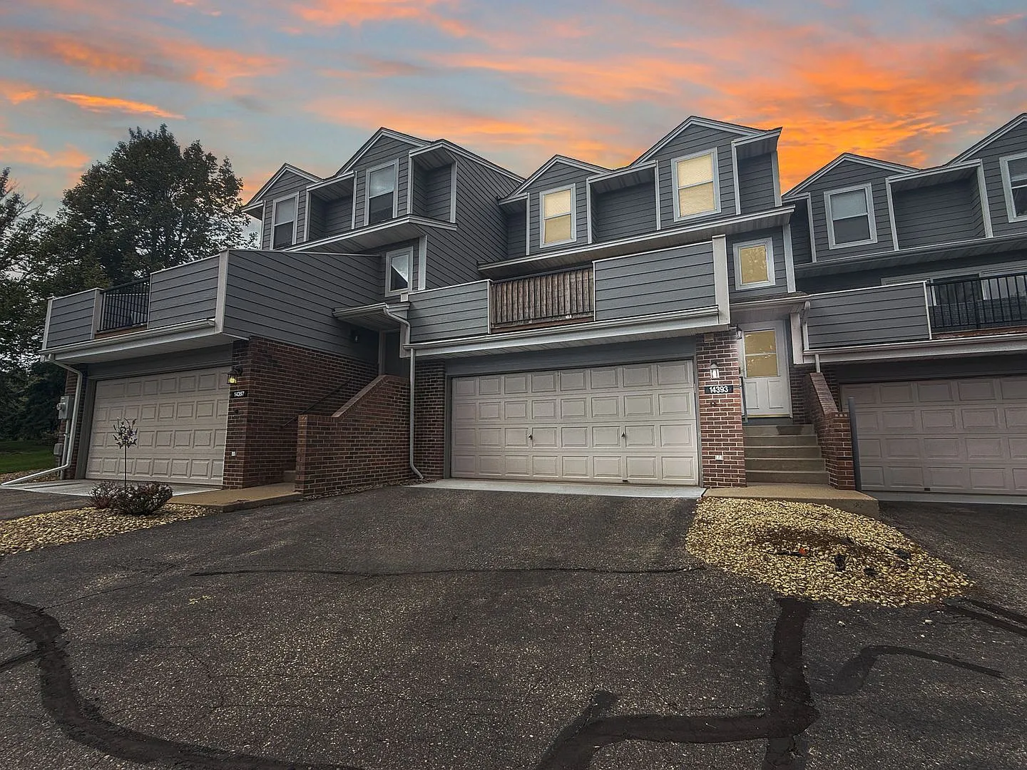 2 bed, 2.0 bath, 1525 sqft, $1,945 — Photo 1