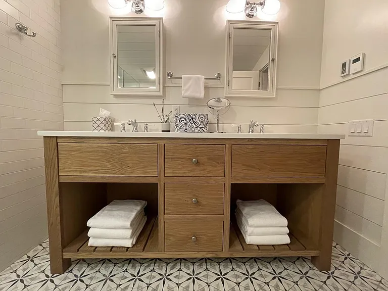 Master vanity