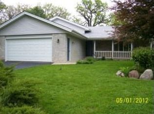 6840 White Oak Ln, Garden Prairie, IL 61038