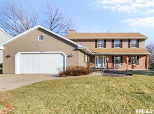 6502 N Camelot Rd, Peoria, IL 61615