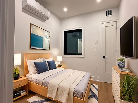 5th image of 307 W 39th St #4B