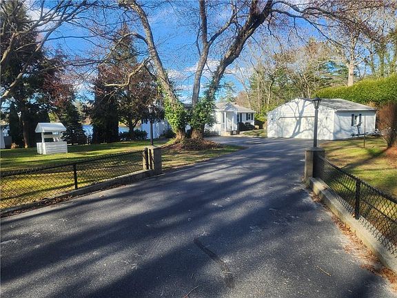 4th image of 52 Lake Shore Dr