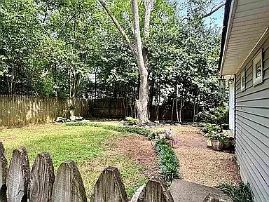 204 N Walnut St — Photo 23