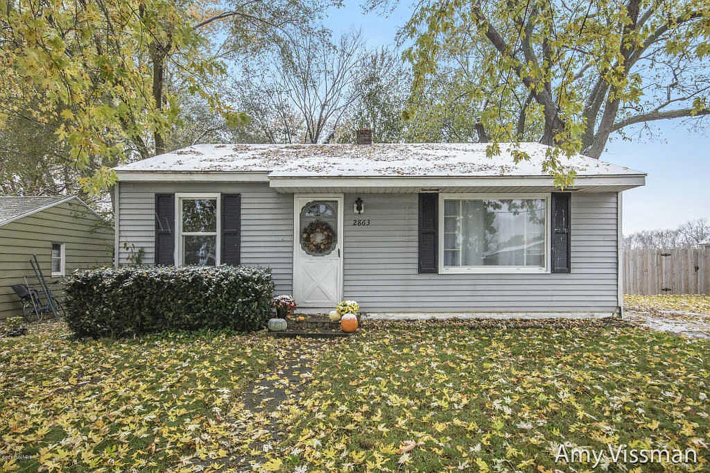 2863 Locke Ave SW photo 1