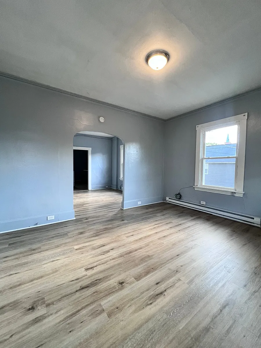 Living Room - 405 1/2 E Locust St #405-1/2