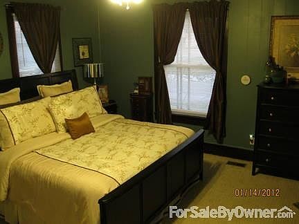 Master Bedroom
						:
						Very Spacious located on main level