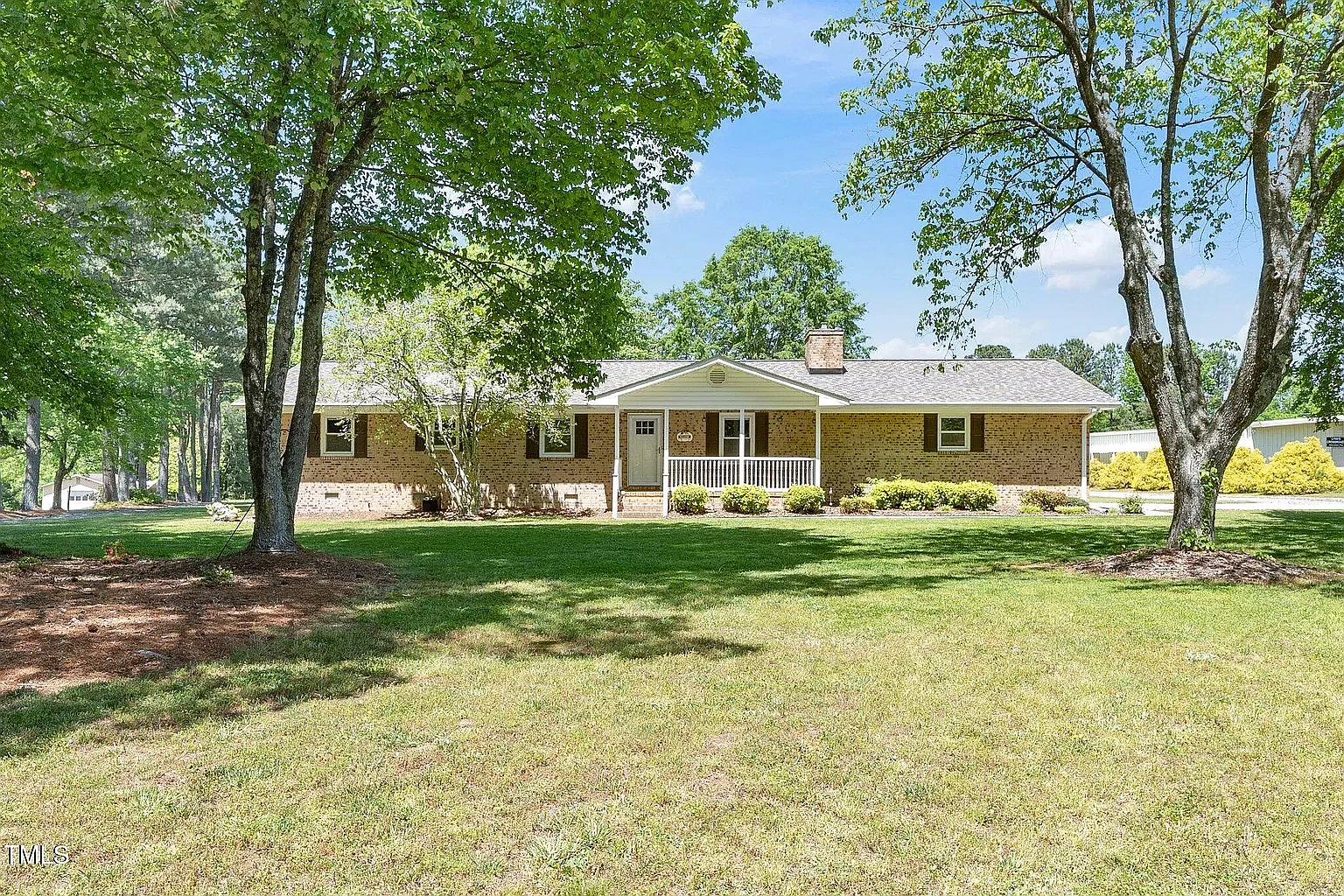 3 bed, 1894 sqft, $2,650 — Photo 2