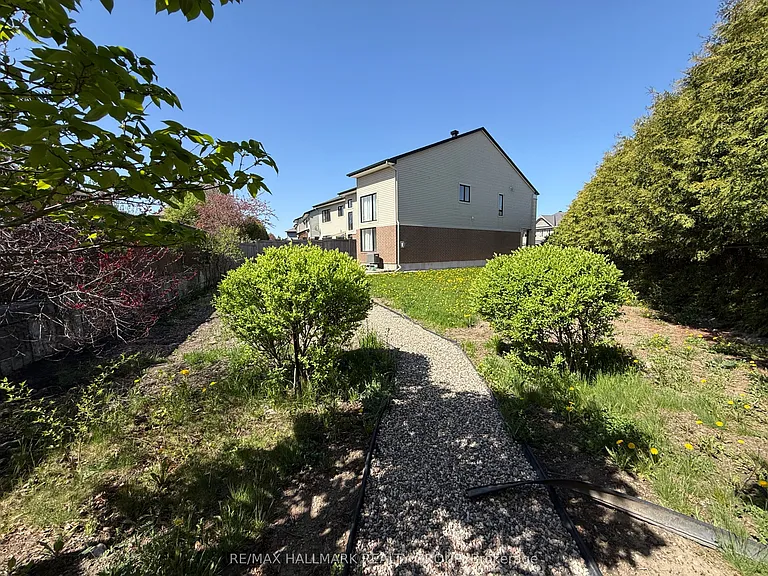 1158 Tischart Cres — Photo 34