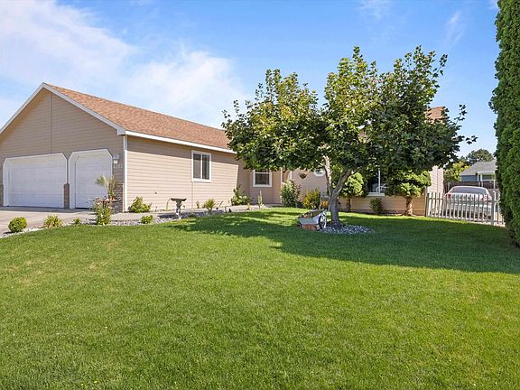 3rd image of 4203 Yuma Dr