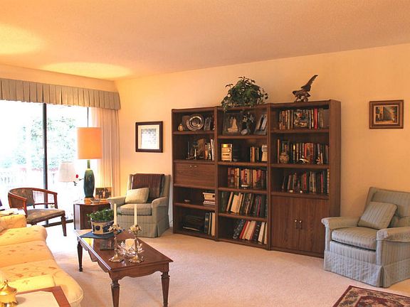 5. Living Room (6) - mls