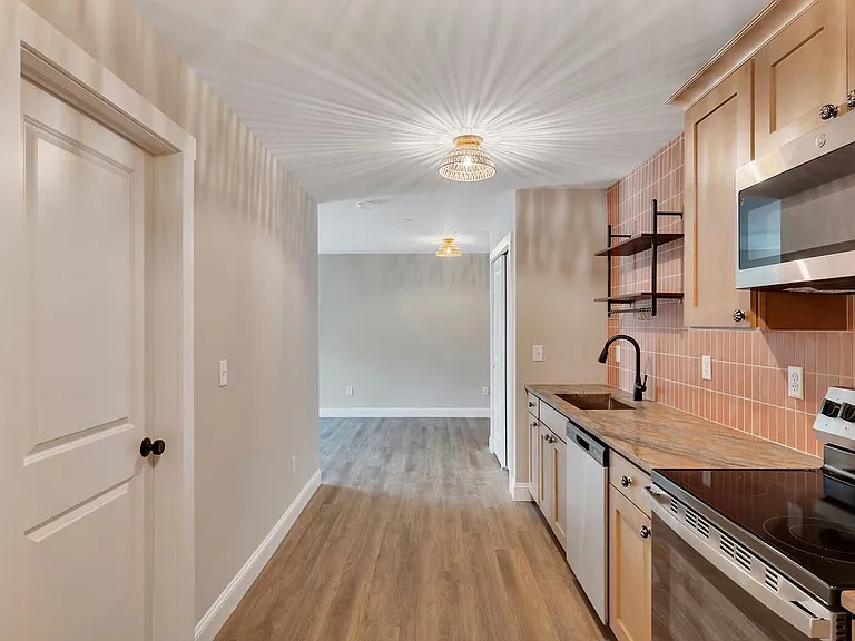 36 Pawling Ave #204 — Photo 2
