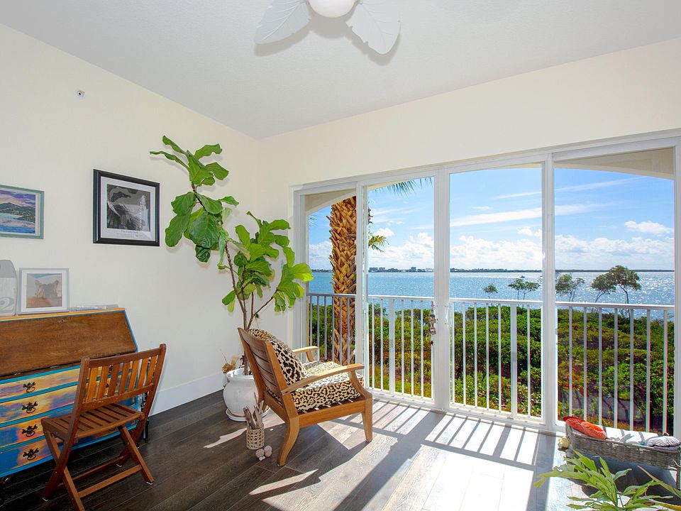 1st image of 22 Harbour Isle Drive W #204