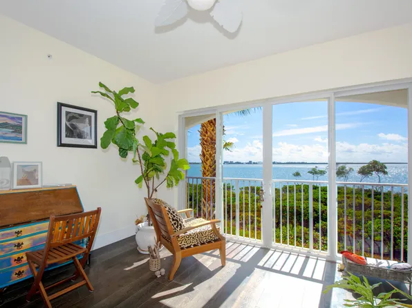 22 Harbour Isle Drive W #204, Fort Pierce, FL 34949