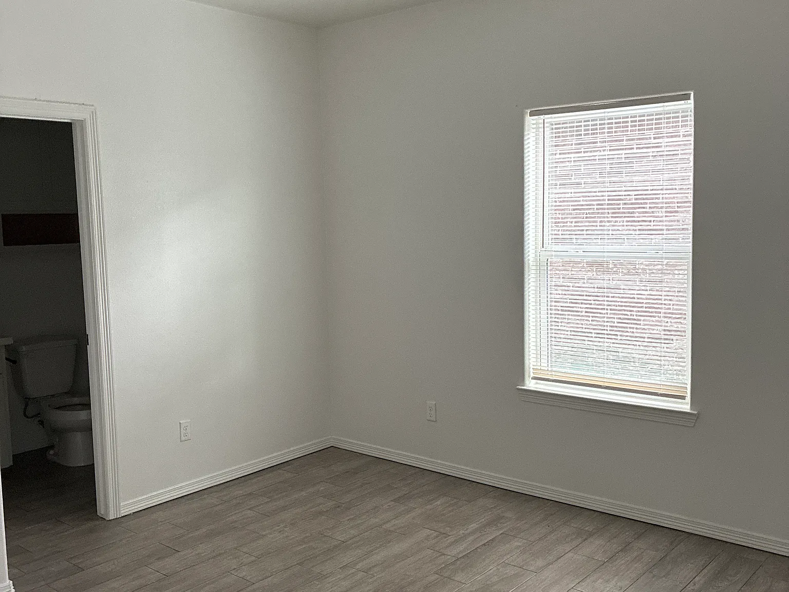 2 bed, 950 sqft, $875 — Photo 3
