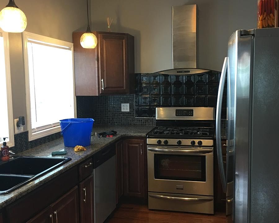 stainless steel appliances, gas stove, granite counters