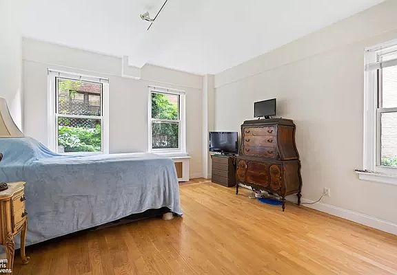 4th image of 414 E 52nd St APT 1H