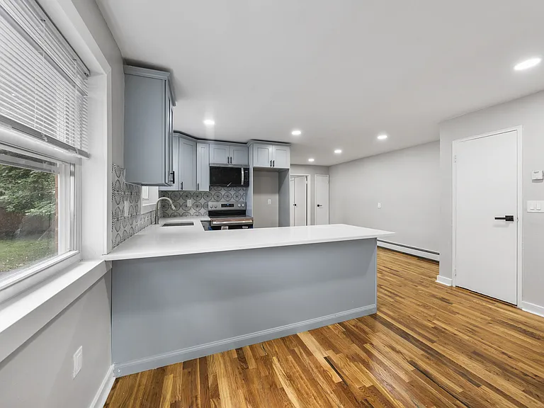 22 Howard St #4 — Photo 2