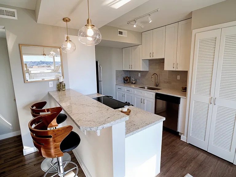 Plaza 209 Apartments — Photo 24
