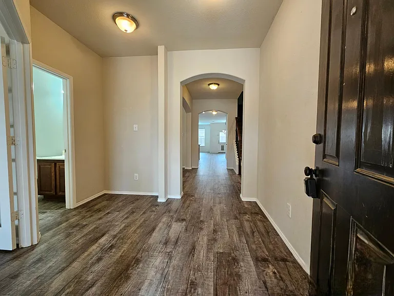 3905 Polar Brook Dr — Photo 2