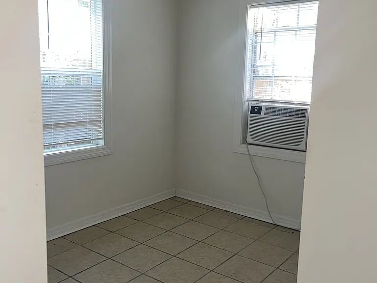 1426 W 22nd St — Photo 21