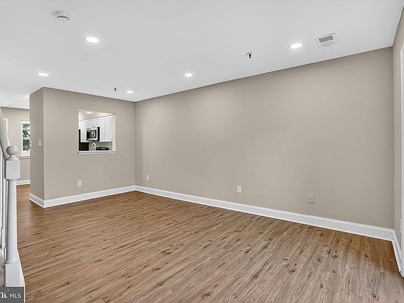 4th image of 7626 Lee Landing Dr
