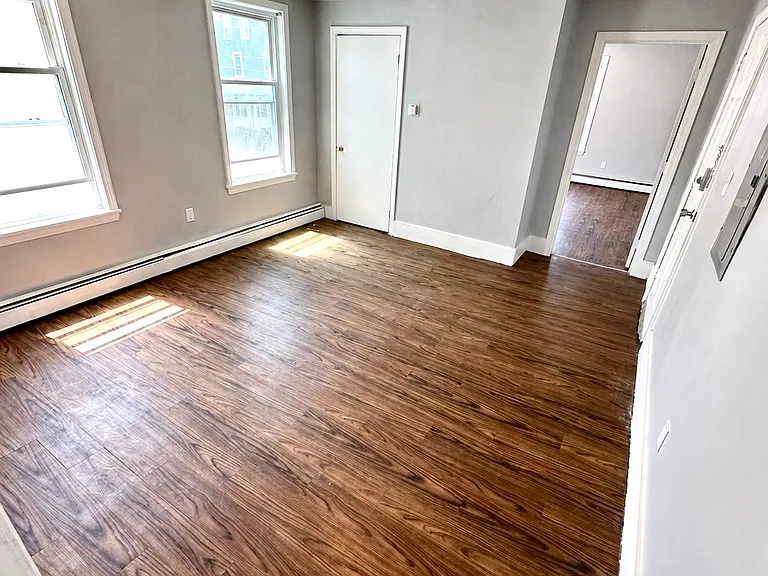 151-153 Franklin St #2R — Photo 4