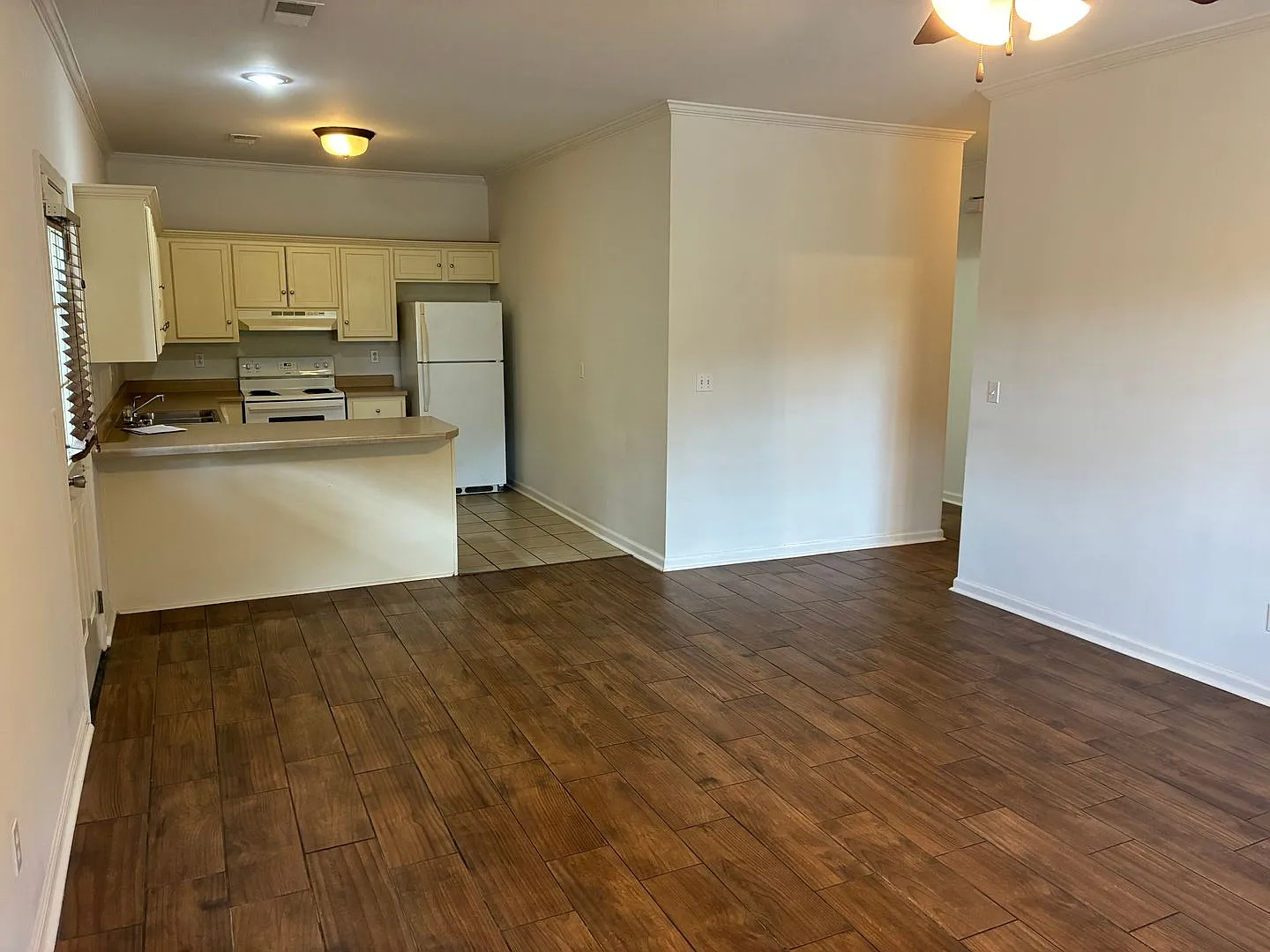 125 Cypress Glen — Photo 2