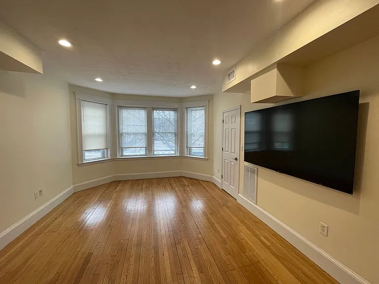 69 Babcock St #1G — Photo 9
