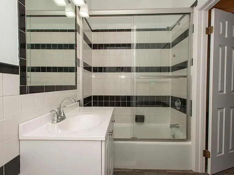 536 Lexington Ave #1 — Photo 10