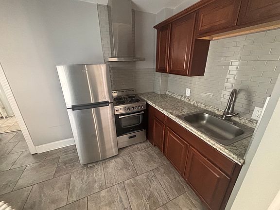 2nd image of 232 Richmond Ave #4