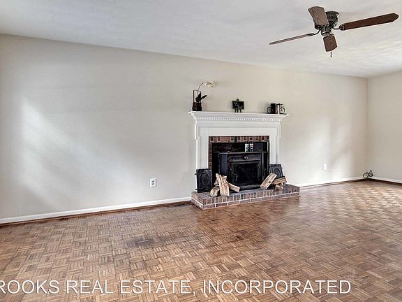 5th image of 127 Patrick Henry Dr