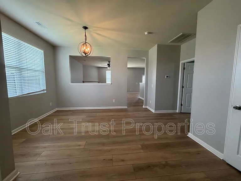 701 Greymohr Ln — Photo 3