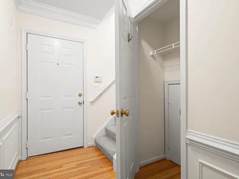 7014 Metropolitan Pl #302 — Photo 24