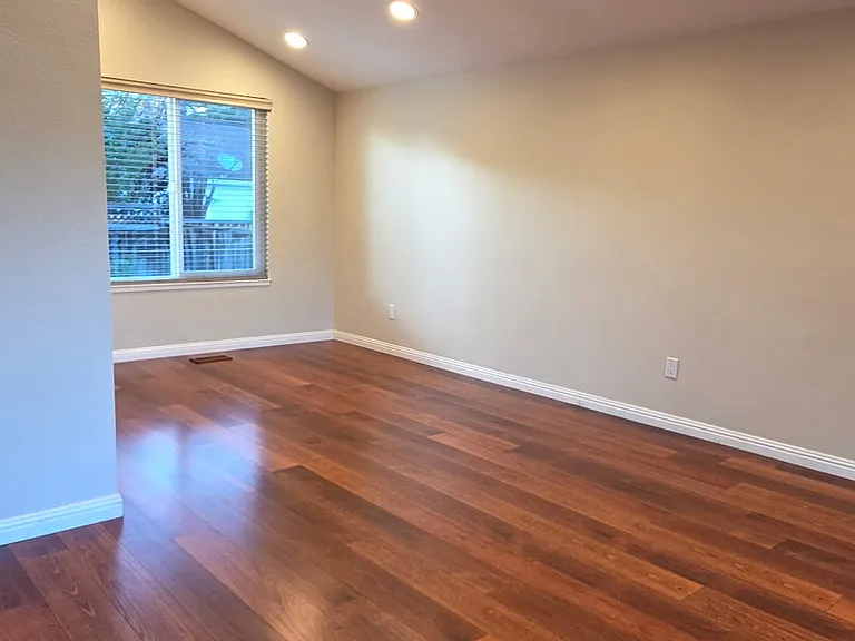 1135 Bennett Ct — Photo 11